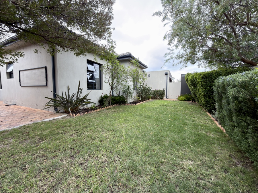 6 Bedroom Property for Sale in Parklands North Western Cape